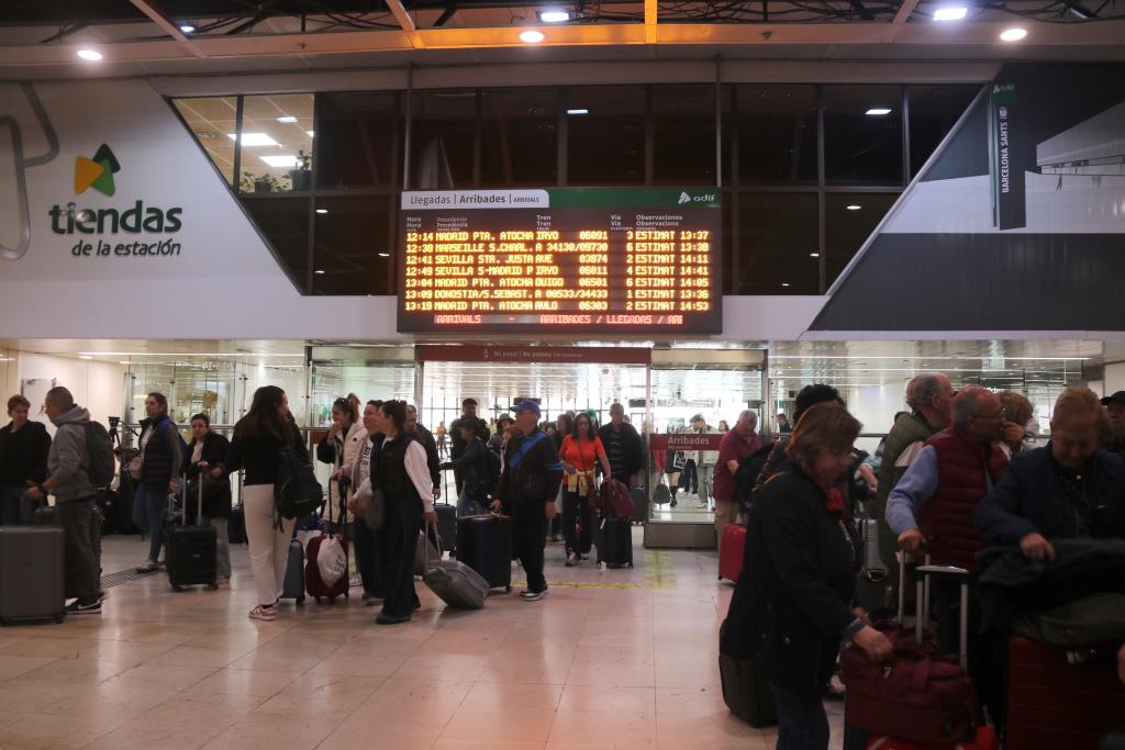 Protecció Civil rebaixa a prealerta el pla d'emergències Procicat activat per l'apagada. ACN
