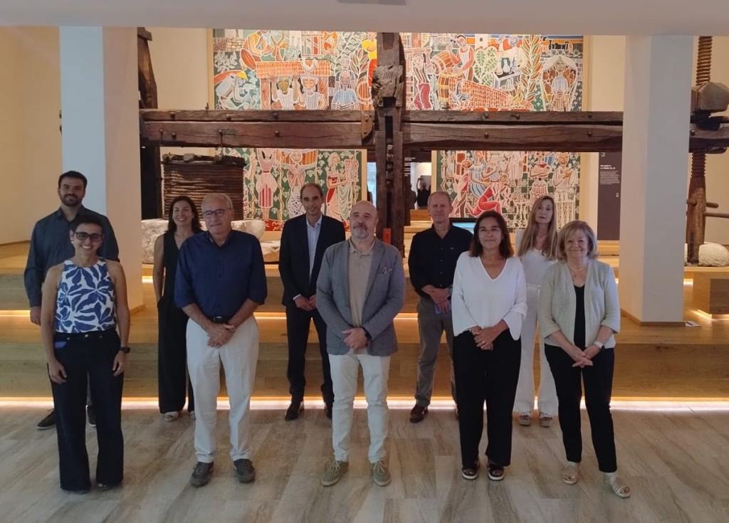 Raimon Olivella presenta la nova junta del VINSEUM per encetar una nova etapa al museu del vi de Catalunya. Vinseum