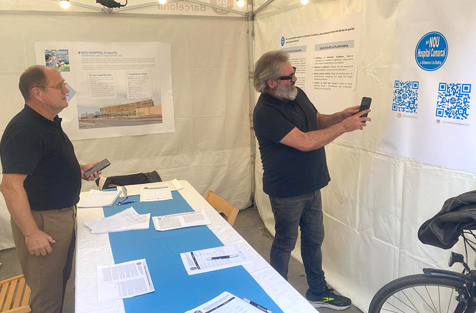 Recollida de signatures de la Plataforma pel Nou Hospital Comarcal del Garraf . Eix
