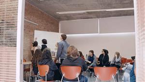 RECONNECTEM-NOS torna a Vilafranca per reflexionar sobre l’impacte de les pantalles amb art i creació comunitària