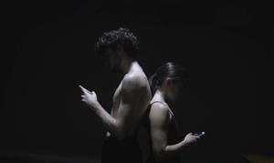 RECONNECTEM-NOS torna a Vilafranca per reflexionar sobre l’impacte de les pantalles amb art i creació comunitària