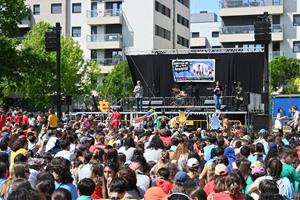 Rècord històric a l'Esplaiada 2025: més de 3.300 participants omplen Vilanova i la Geltrú per plantar cara als discursos d’odi. Esplac
