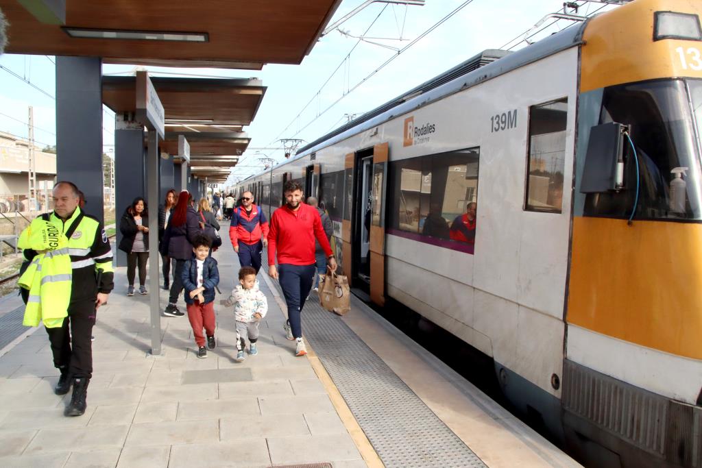 Renfe programa més de 320 circulacions amb bus per la interrupció de l'R4 entre Vilafranca i Sant Sadurní d'Anoia. ACN