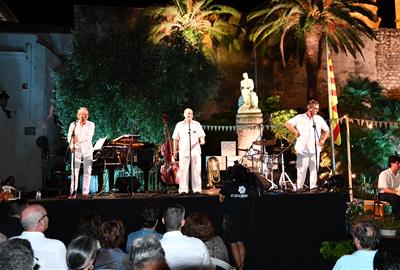 Retrio converteix el Pregó de la Festa Major de Sitges en un viatge musical. Ajuntament de Sitges
