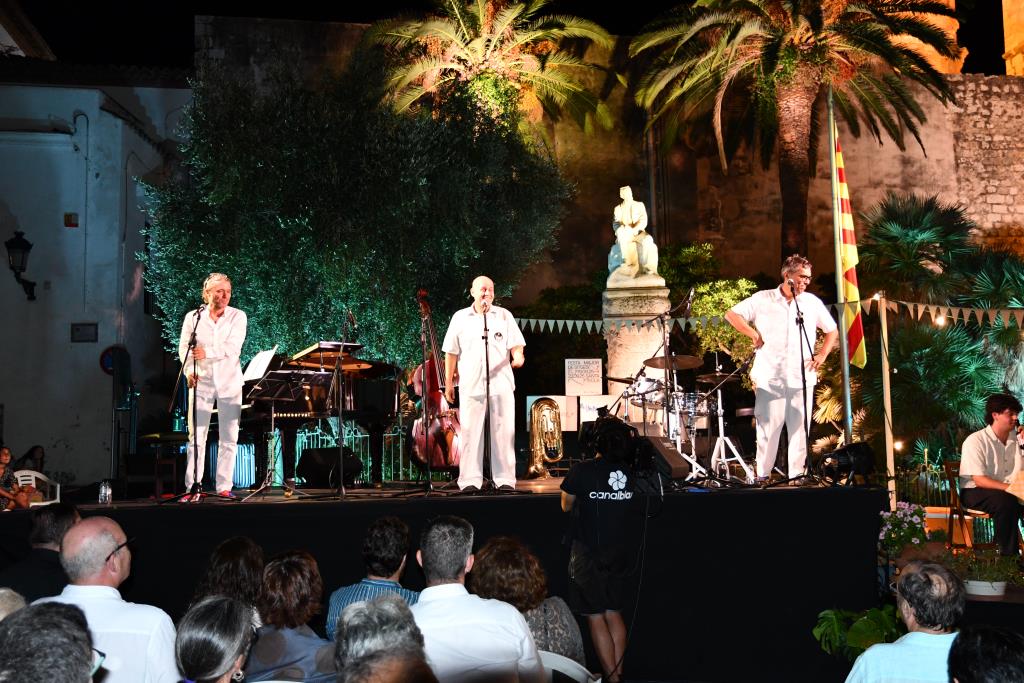 Retrio converteix el Pregó de la Festa Major de Sitges en un viatge musical. Ajuntament de Sitges