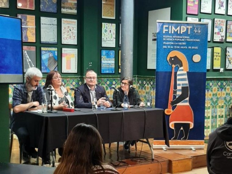 Roger Mas, Sabor de Gràcia i Mercedes Peón, caps de cartell del 44è FIMPT de Vilanova i la Geltrú. Ajuntament de Vilanova
