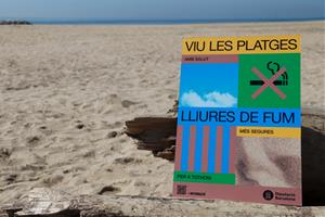 Salut Pública aposta perquè la futura llei antitabac prohibeixi fumar a totes les platges. ACN