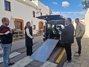 Sant Pere de Ribes amplia el transport a demanda amb dos taxis adaptats. Ajt Sant Pere de Ribes