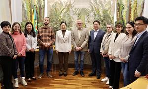 Sant Sadurní rep una delegació xinesa de Suqian interessada en la cultura del vi. Ajt Sant Sadurní d'Anoia