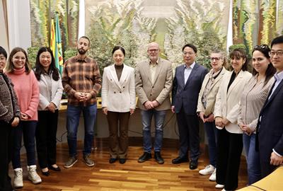 Sant Sadurní rep una delegació xinesa de Suqian interessada en la cultura del vi. Ajt Sant Sadurní d'Anoia