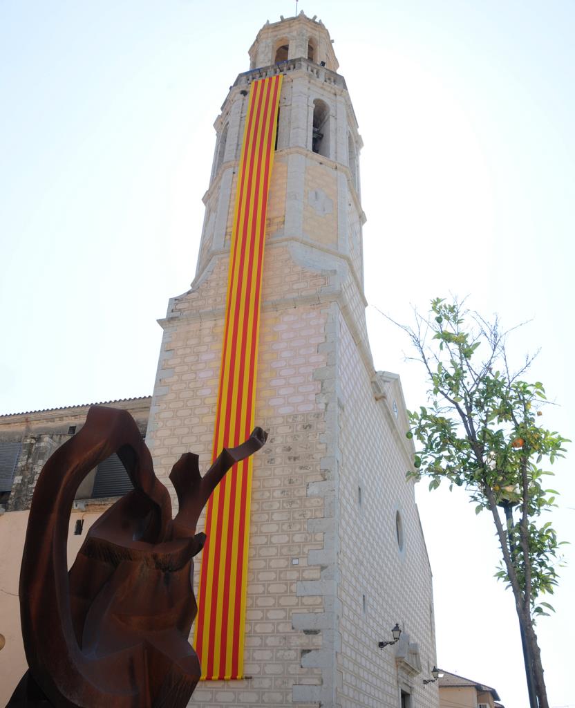 Senyera al campanar de Cubelles, Diada Nacional de Catalunya. Ajt. de Cubelles