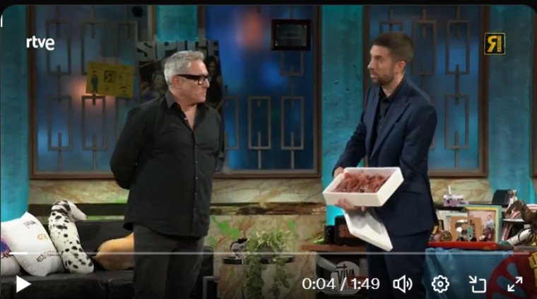 Sergi López promociona Sirât a La Revuelta i converteix la gamba de Vilanova en estrella televisiva. EIX
