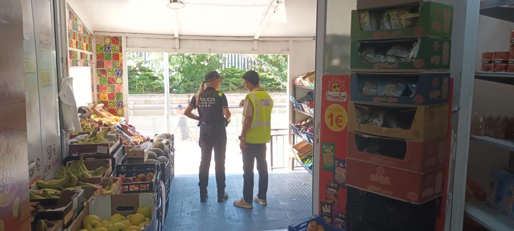 Setze denúncies a establiments de Calafell en un operatiu conjunt de Guàrdia Civil i Policia Local. Ajuntament de Calafell