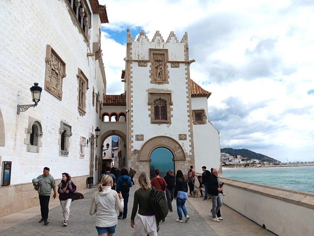 Sitges enceta una Setmana Santa amb alta ocupació hotelera i les platges a ple rendiment. Ajuntament de Sitges
