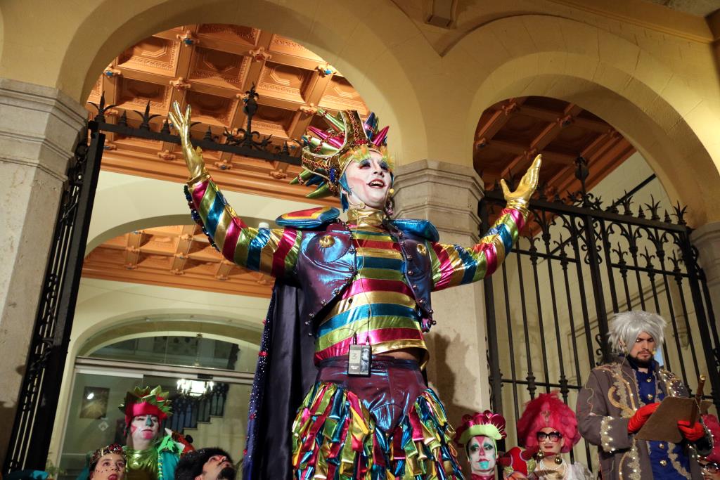 Sitges entra al ‘Món de la Festa Perpètua’ amb l’Arribo de Sa Majestat Carnestoltes. ACN / Àlex Recolons