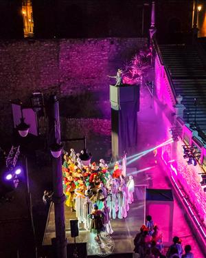 Sitges entra al ‘Món de la Festa Perpètua’ amb l’Arribo de Sa Majestat Carnestoltes