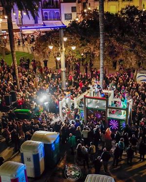 Sitges entra al ‘Món de la Festa Perpètua’ amb l’Arribo de Sa Majestat Carnestoltes