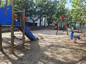 Sitges estrena un grup de manteniment exclusiu per als parcs infantils. Ajuntament de Sitges