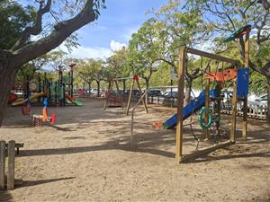 Sitges estrena un grup de manteniment exclusiu per als parcs infantils
