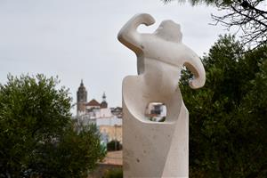 Sitges inaugura una escultura en homenatge al Festival Internacional de Cinema Fantàstic. ACN