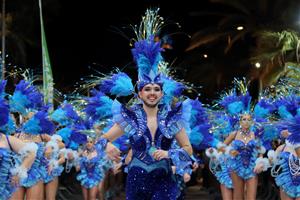 Sitges llueix l’última gran nit de Carnaval amb la rua de l’Extermini