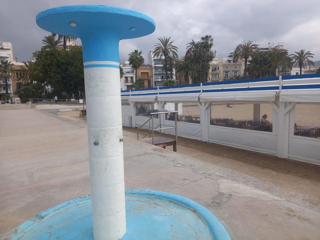 Sitges supera l’estat d’alerta per sequera i recupera els serveis d’aigua a les platges. Ajuntament de Sitges