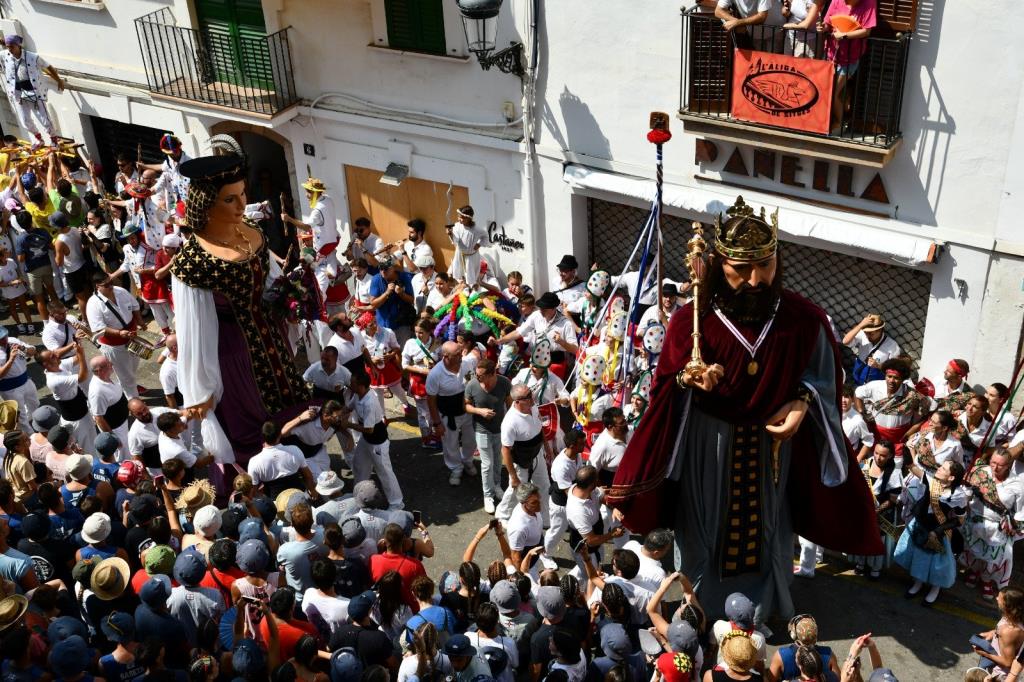 Sitges viu el dia gran de la Festa Major de Sant Bartomeu amb tradició, música i mesures de seguretat reforçades. Ajuntament de Sitges