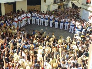 Sitges viu el dia gran de la Festa Major de Sant Bartomeu amb tradició, música i mesures de seguretat reforçades