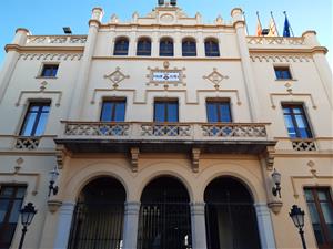 Tensió política per la subhasta del Club Natació Sitges. Ajuntament de Sitges