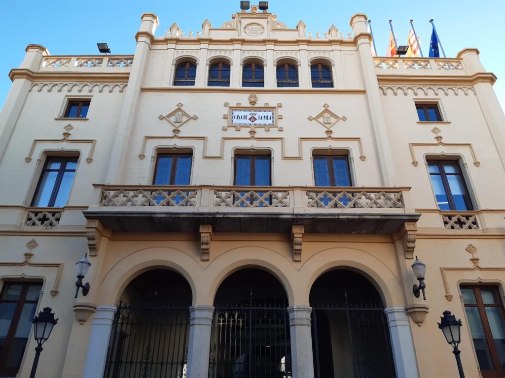 Tensió política per la subhasta del Club Natació Sitges. Ajuntament de Sitges