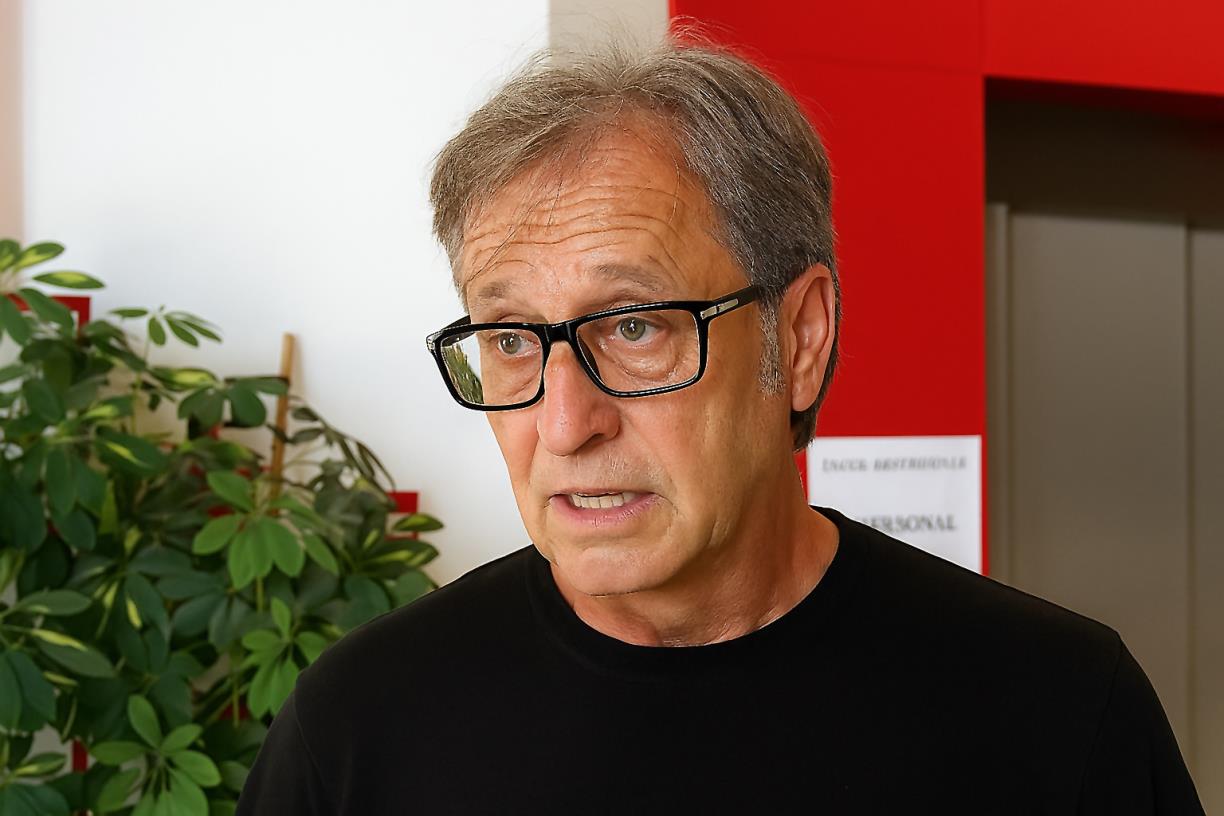 Tomàs Álvaro. Eix