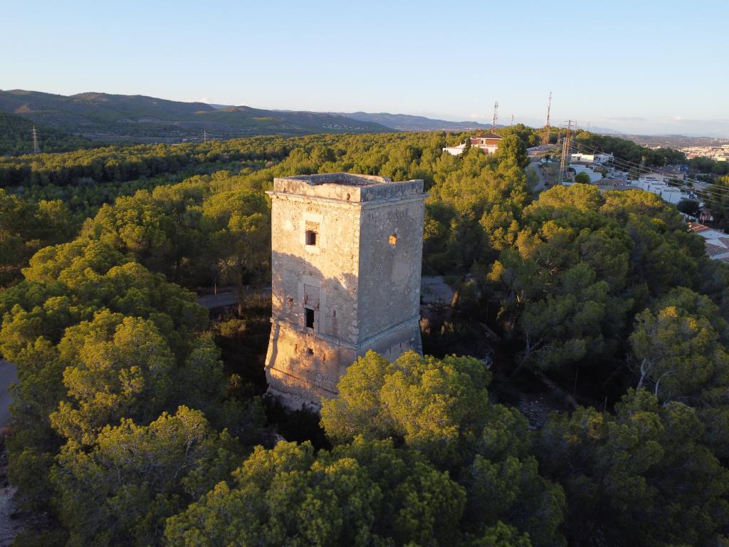 Torre del Telègraf Òptic dels Masos de Coma-ruga. Eix