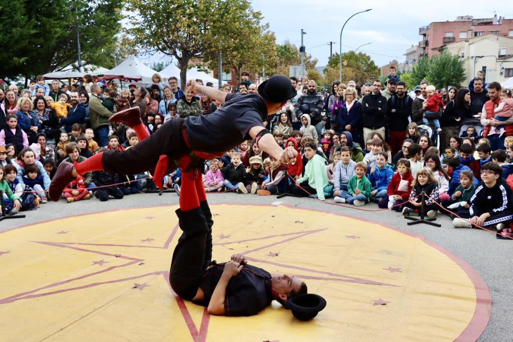 Torrelles de Foix enceta el compte enrere per a una nova edició del Festival Clownic i la Fira d’Artesania. Ajt Torrelles de Foix