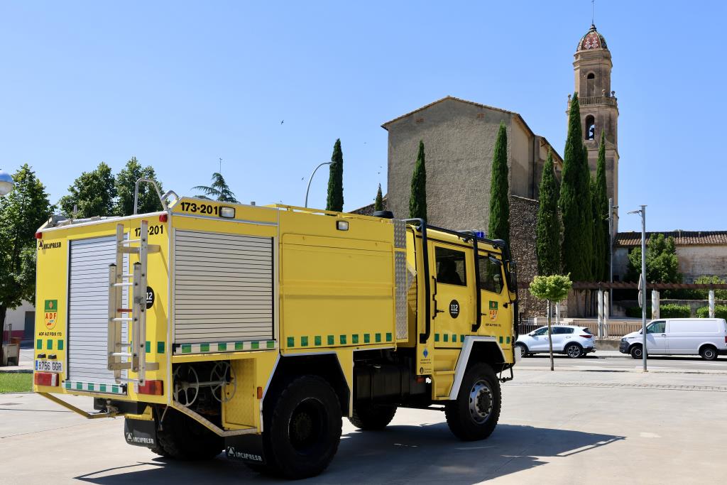 Torrelles de Foix incorpora un nou camió forestal pioner a la comarca per reforçar la lluita contra els incendis. Ajt Torrelles de Foix