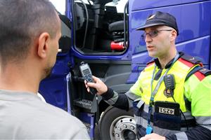Trànsit avisa que el 0,85% dels conductors circulen sota els efectes de l'alcohol i el 8,16% sota el de les drogues. ACN