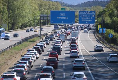 Trànsit fa 25 anys amb un 75% menys de morts i aposta per la IA i carrils de camions autònoms per assolir zero víctimes. ACN