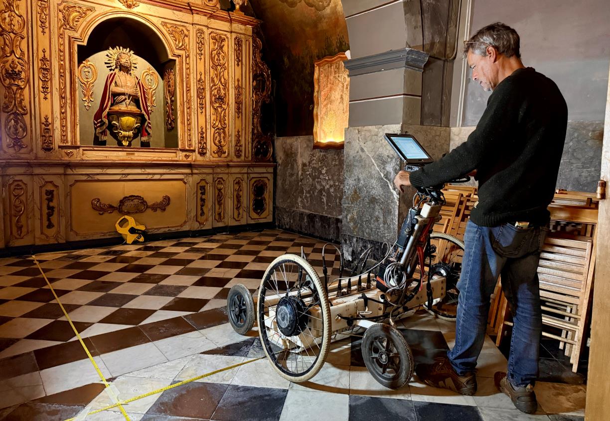 Un georadar detecta indicis de restes romanes al subsol del santuari del Vinyet de Sitges. ACN