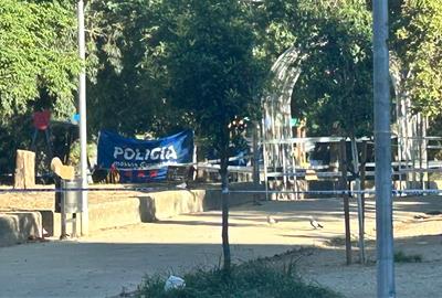 Un home apareix mort amb signes de violència als jardins Francesc Macià de Vilanova. EIX