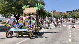 Un miler de participants “fan pinya” a la 81a Festa de la Bicicleta del Vendrell. Ajuntament del Vendrell