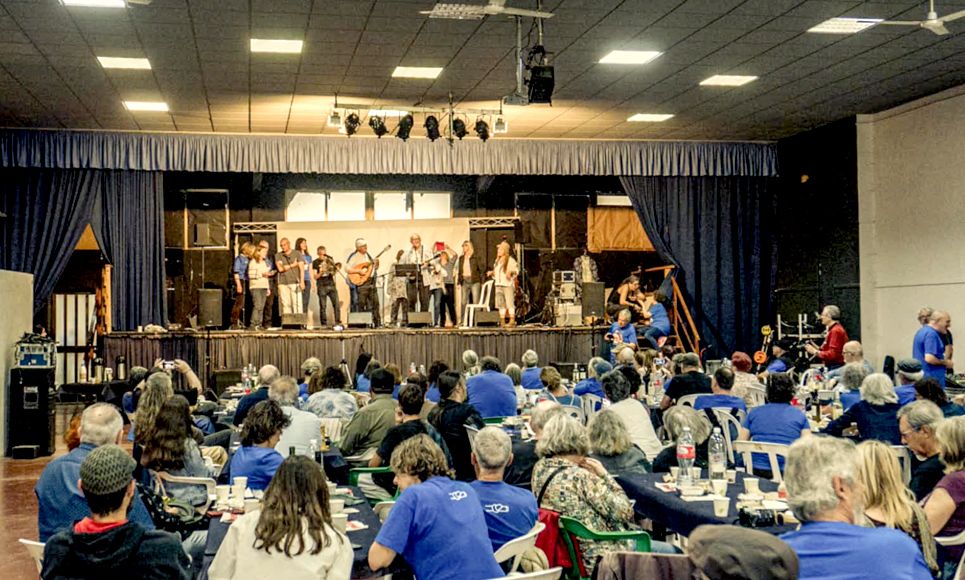 Un moment del concert amb la participació del Cor de la Turuta de Vilanova i la Geltrú. Vicens Tomàs