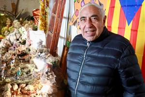 Un veí de Sant Quintí de Mediona omple la casa amb tretze pessebres amb vocació de mostrar-los a visitants d'arreu