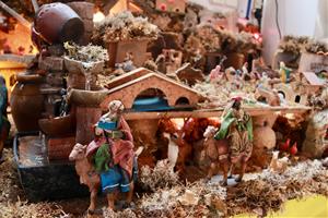 Un veí de Sant Quintí de Mediona omple la casa amb tretze pessebres amb vocació de mostrar-los a visitants d'arreu