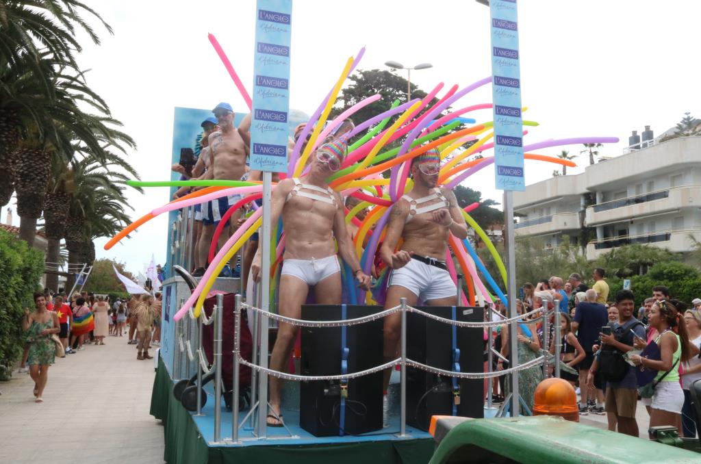 Una vintena de carrosses i més de 2.000 participants ompliran la desfilada de la Sitges Pride. ACN