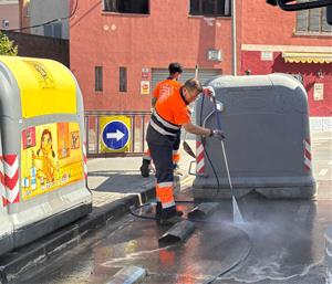 Vilafranca activa el pla especial de neteja amb aigua per millorar l’espai públic durant l’estiu. Ajuntament de Vilafranca