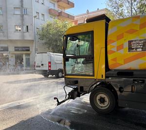 Vilafranca activa el pla especial de neteja amb aigua per millorar l’espai públic durant l’estiu