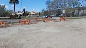 Vilafranca repara el paviment dels aparcaments de sòl permeable malmesos per la pluja. Ajuntament de Vilanova