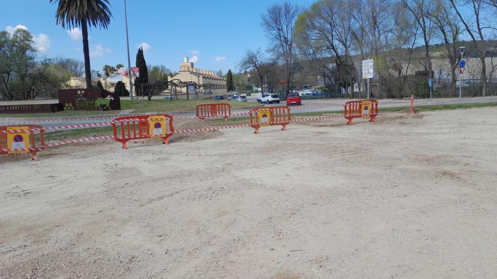 Vilafranca repara el paviment dels aparcaments de sòl permeable malmesos per la pluja. Ajuntament de Vilanova