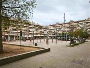 Vilanova i la Geltrú aplica noves mesures a les places de les Cols i Charlie Rivel per afavorir la convivència veïnal. Ajuntament de Vilanova