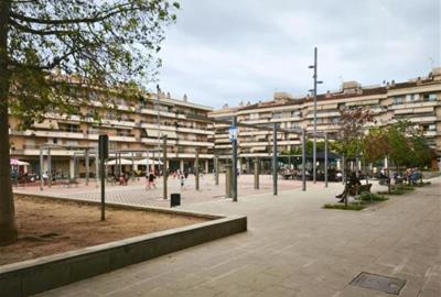 Vilanova i la Geltrú aplica noves mesures a les places de les Cols i Charlie Rivel per afavorir la convivència veïnal. Ajuntament de Vilanova