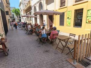 Vilanova i la Geltrú aprova un nou pla d’usos per regular l’obertura de locals d’oci, restauració i comerç